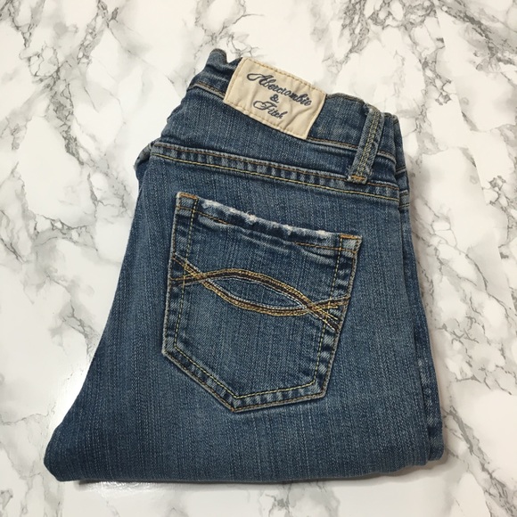 Abercrombie & Fitch straight leg jeans. - Picture 3 of 7